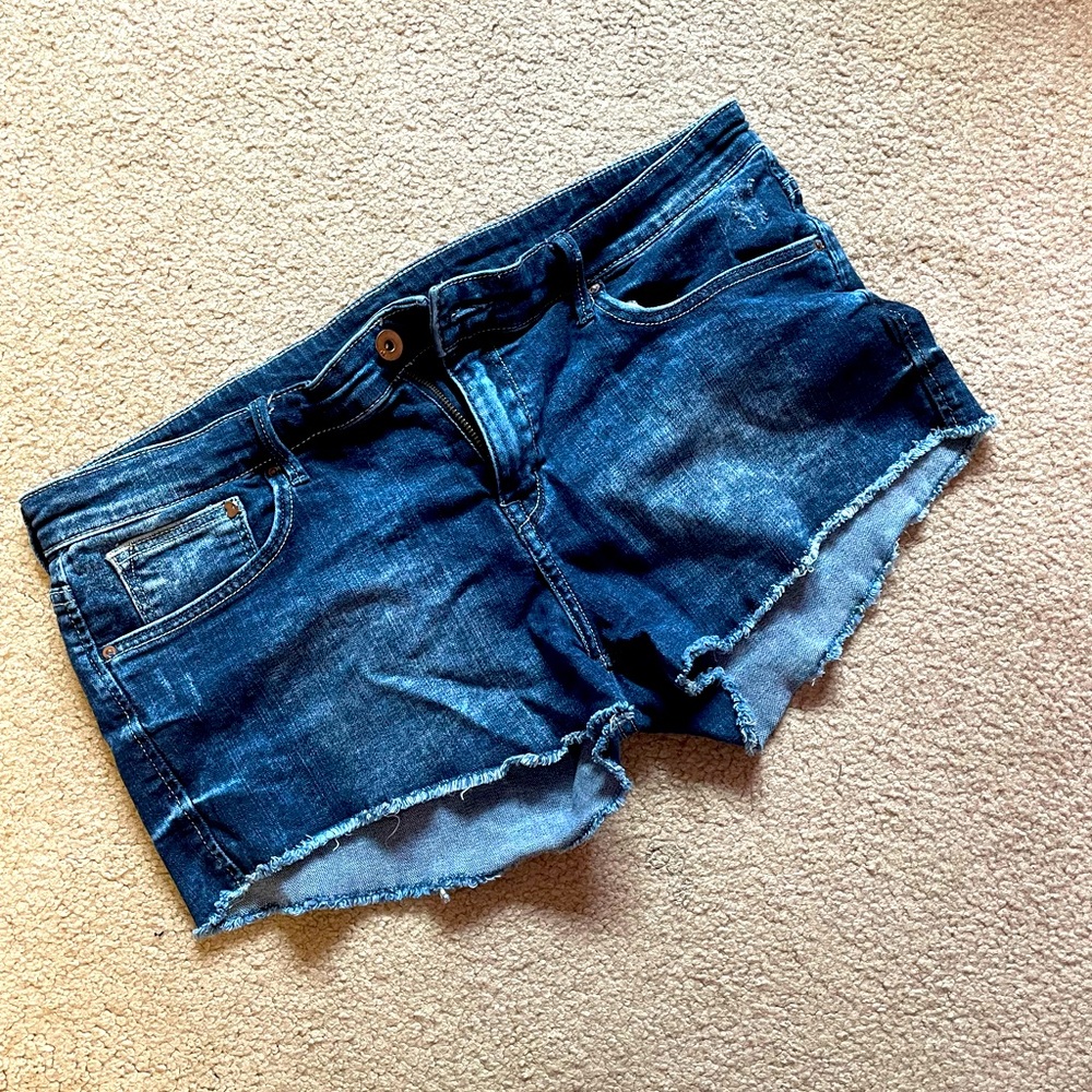 H&M distressed denim shorts